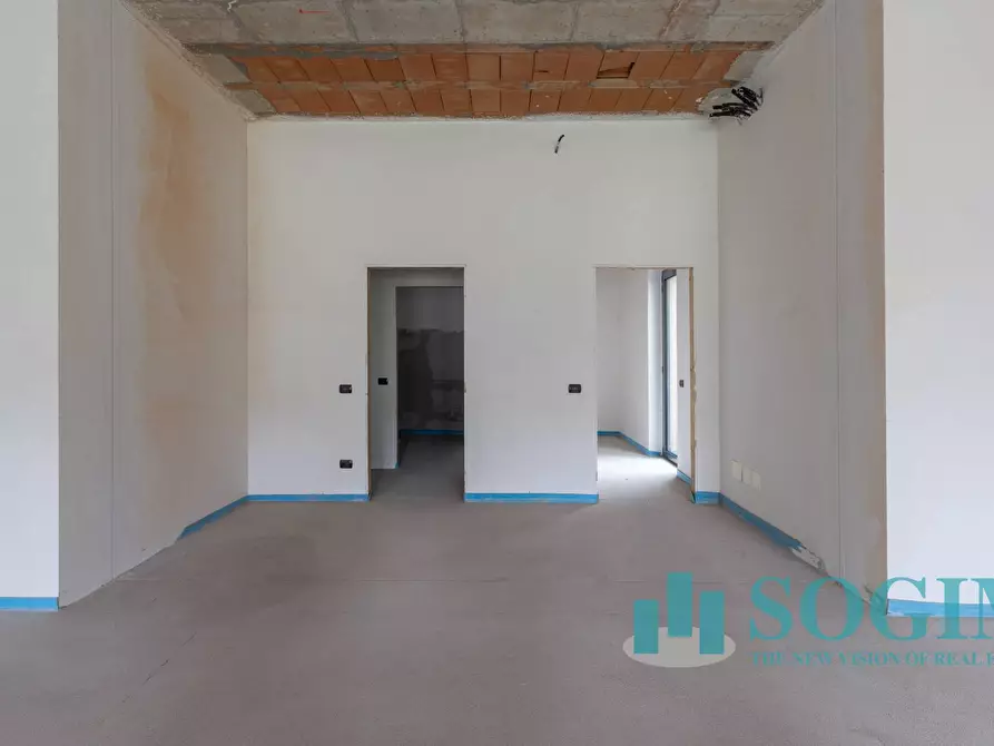 Immagine 10 di Negozio in affitto  in via Toti a Carugo