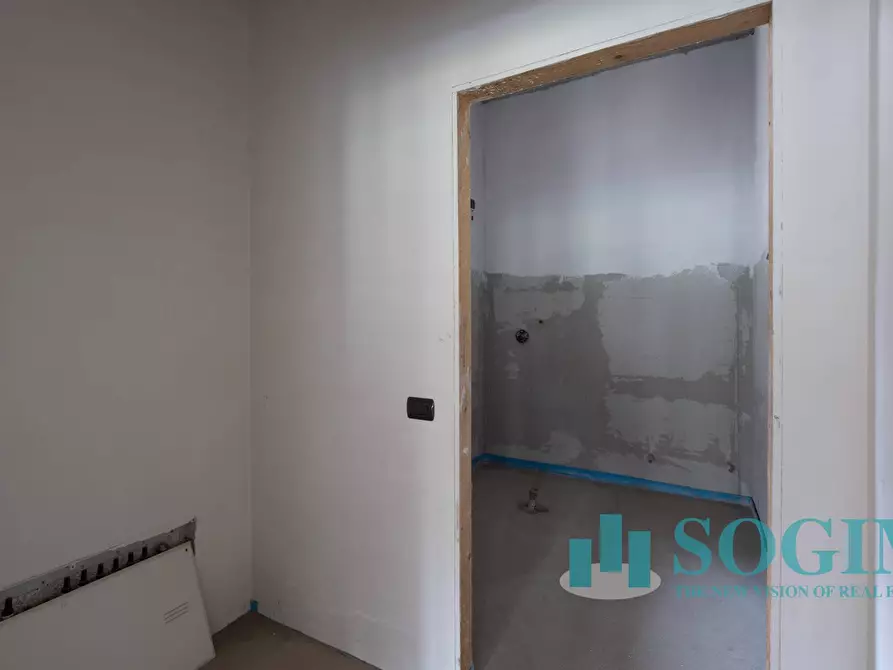 Immagine 13 di Negozio in affitto  in via Toti a Carugo