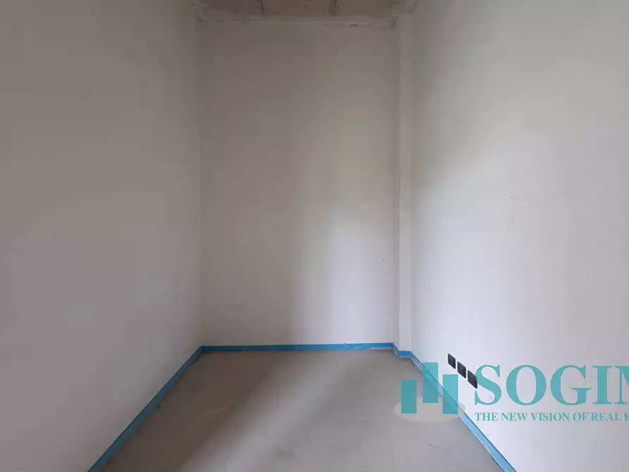 Immagine 16 di Negozio in affitto  in via Toti a Carugo