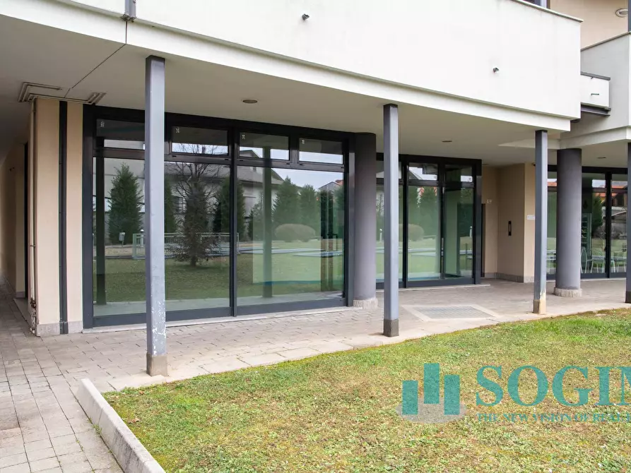 Immagine 18 di Negozio in affitto  in via Toti a Carugo