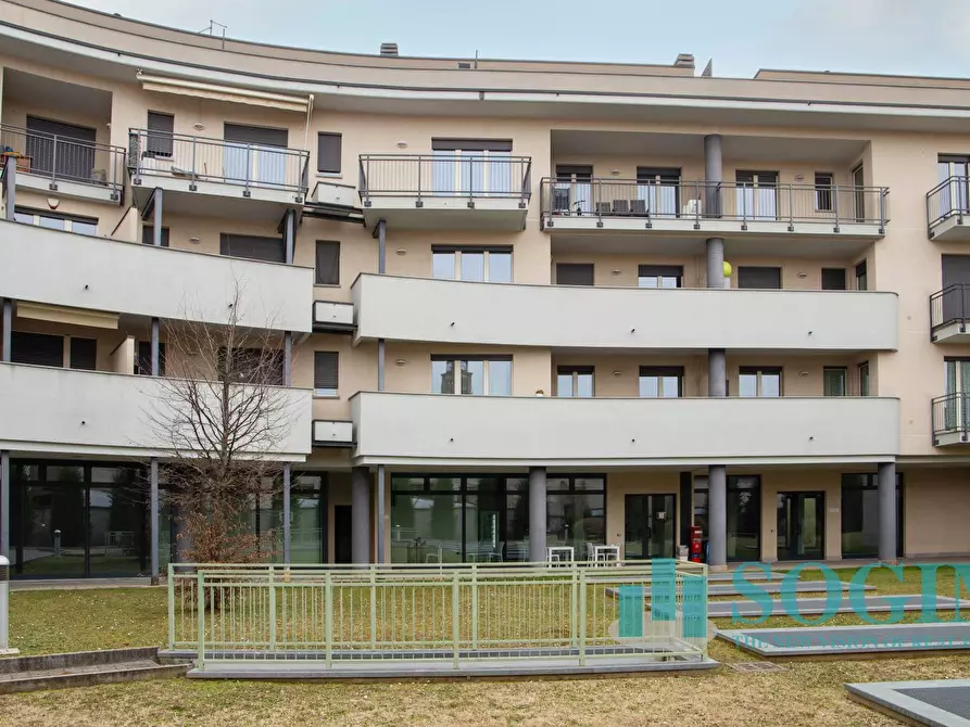 Immagine 19 di Negozio in affitto  in via Toti a Carugo