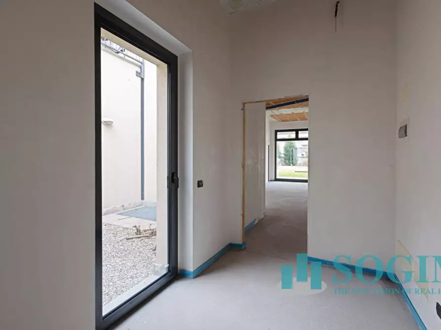 Immagine 11 di Negozio in affitto  in via Toti a Carugo