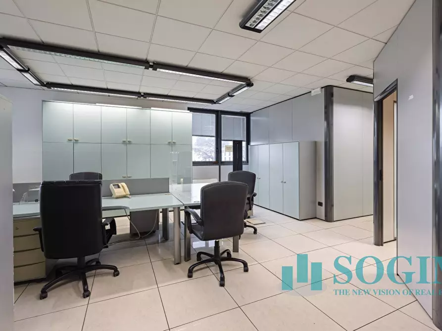 Immagine 40 di Ufficio in vendita  in via Cernuschi 6 a Monza