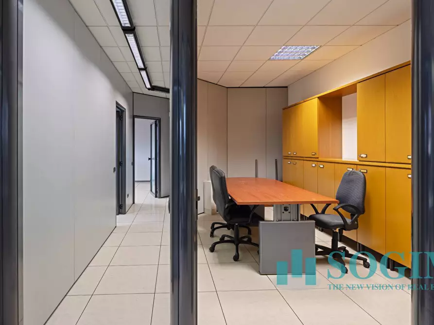 Immagine 45 di Ufficio in vendita  in via Cernuschi 6 a Monza