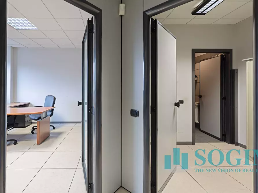 Immagine 57 di Ufficio in vendita  in via Cernuschi 6 a Monza