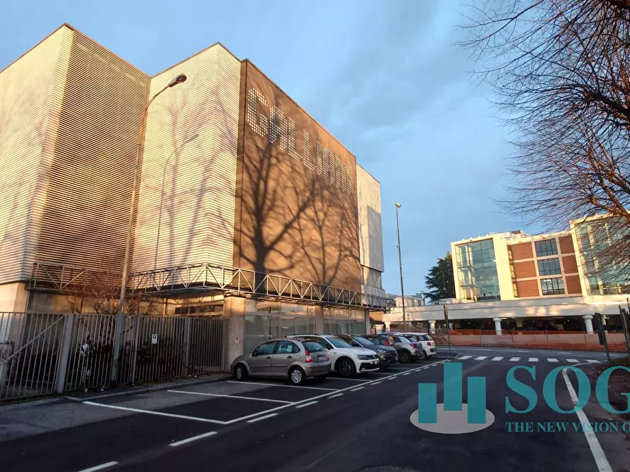 Immagine 3 di Locale commerciale in vendita  in via carducci 104 a Lissone