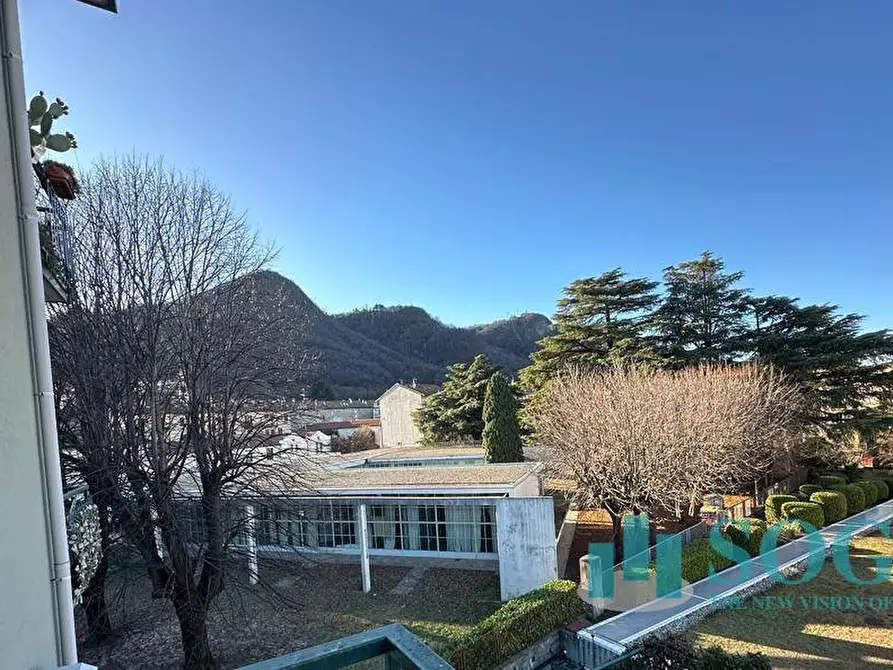 Immagine 16 di Appartamento in vendita  in Via rezia a Como