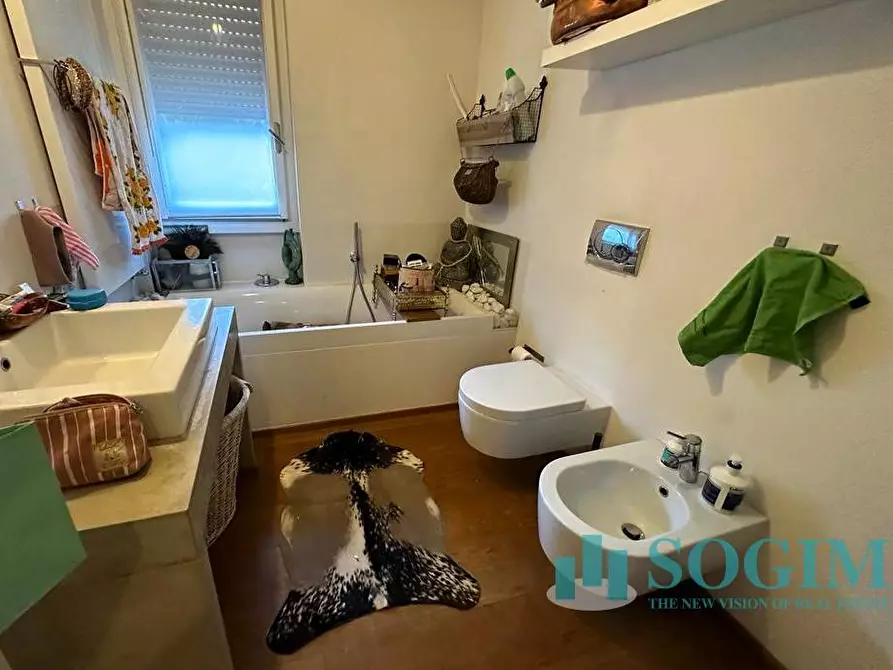 Immagine 11 di Appartamento in vendita  in Via rezia a Como