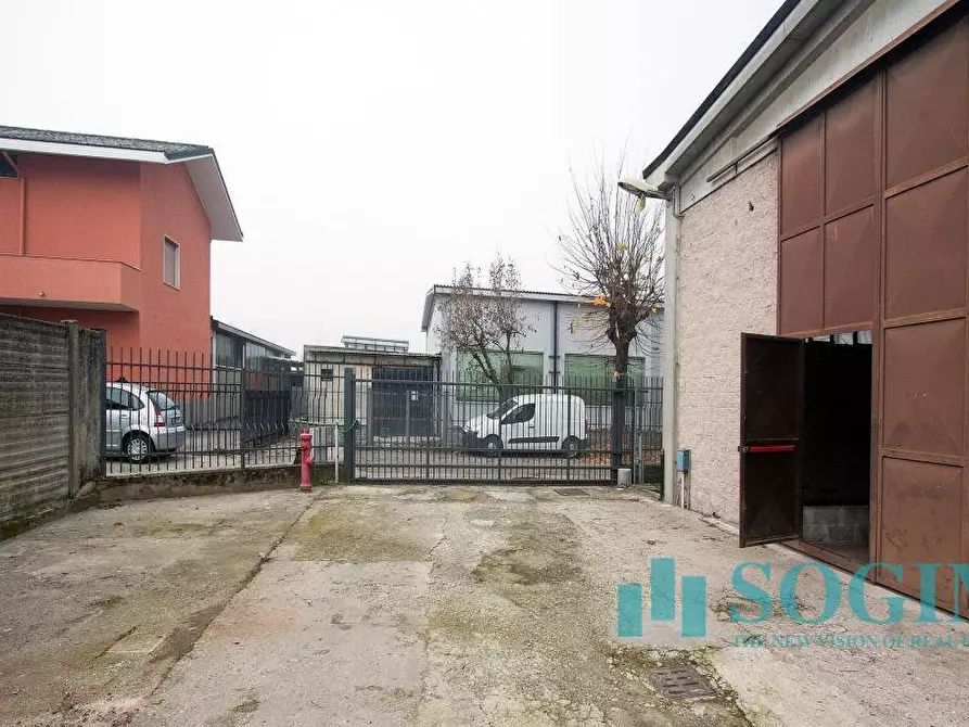 Immagine 5 di Capannone industriale in vendita  a Opera