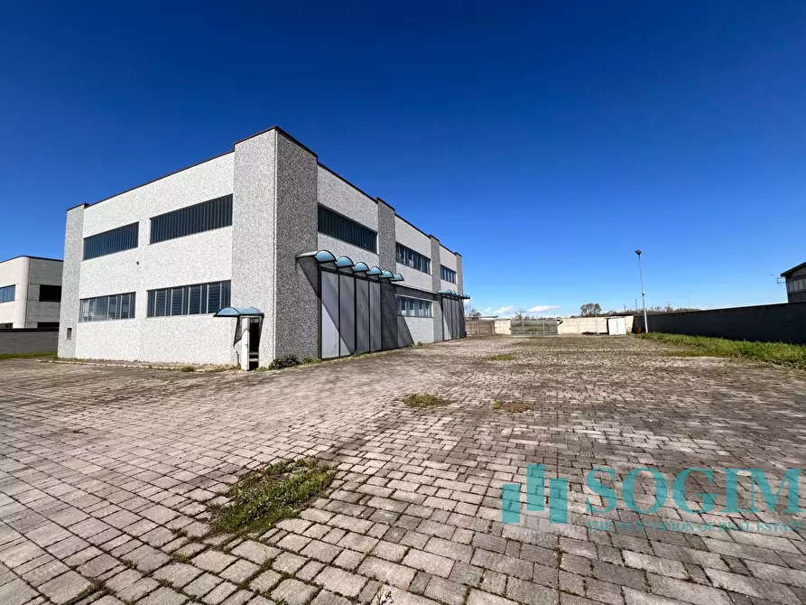 Immagine 2 di Locale commerciale in vendita  in via Milano a Cerano