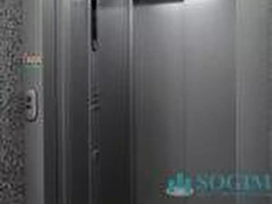 Immagine 14 di Ufficio in vendita  a Rozzano