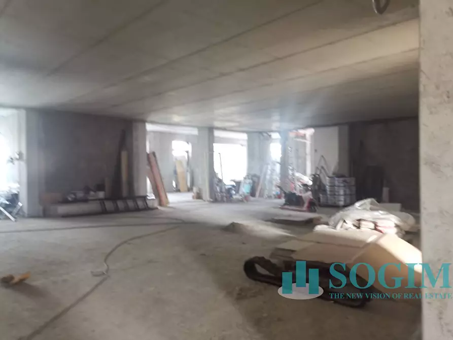 Immagine 4 di Locale commerciale in affitto  in Via Volta a Senago