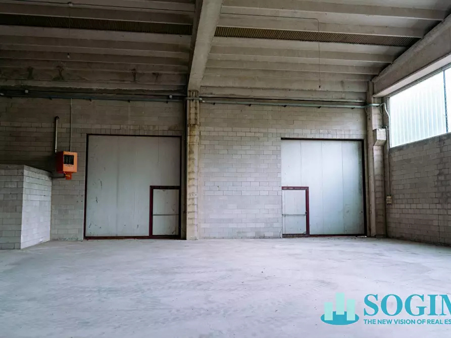 Immagine 9 di Capannone industriale in vendita  in Via Grigne 1 a Olgiate Comasco