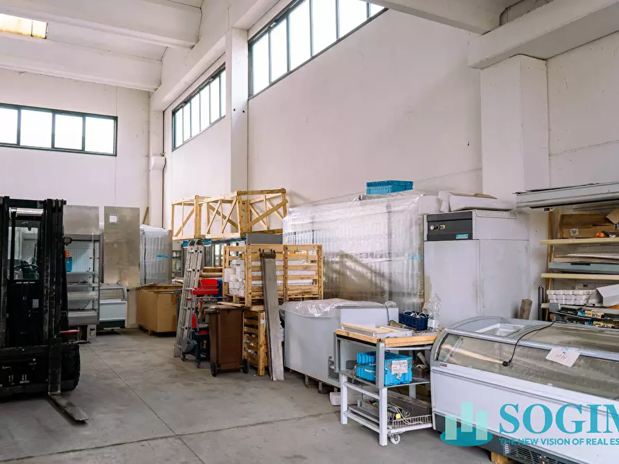 Immagine 5 di Capannone industriale in vendita  in Via I Maggio 30/32 a Cerro Al Lambro