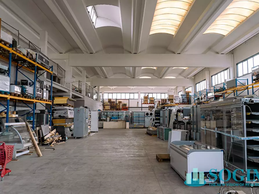 Immagine 2 di Capannone industriale in vendita  in Via I Maggio 30/32 a Cerro Al Lambro