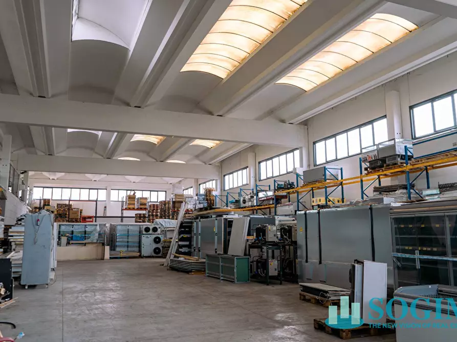 Immagine 1 di Capannone industriale in vendita  in Via I Maggio 30/32 a Cerro Al Lambro