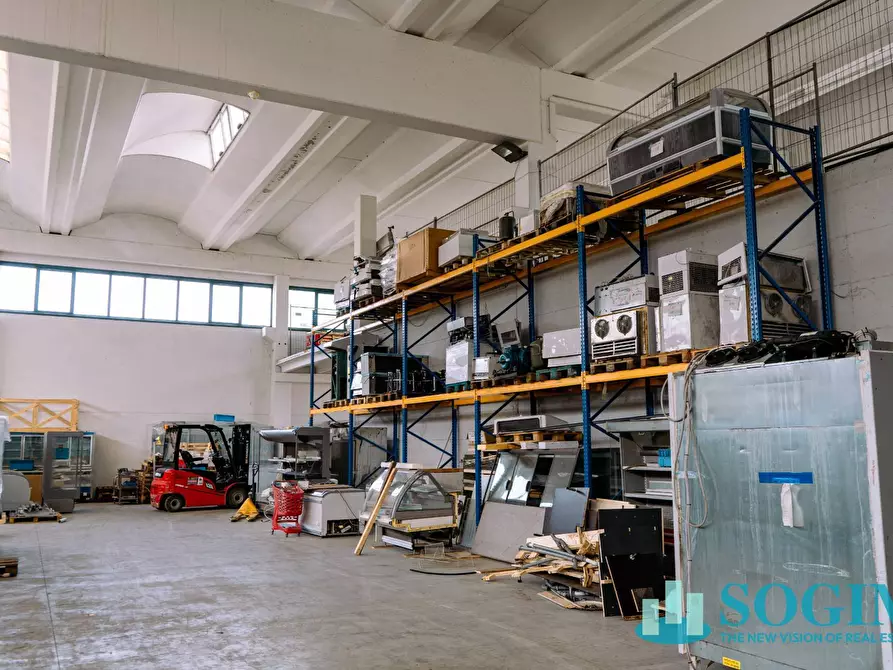 Immagine 10 di Capannone industriale in vendita  in Via I Maggio 30/32 a Cerro Al Lambro