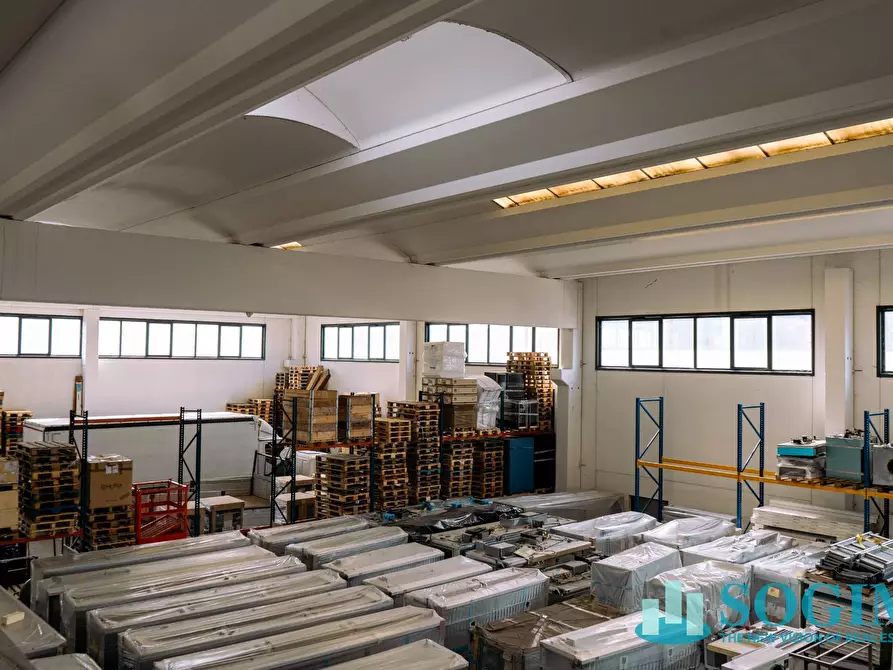 Immagine 12 di Capannone industriale in vendita  in Via I Maggio 30/32 a Cerro Al Lambro