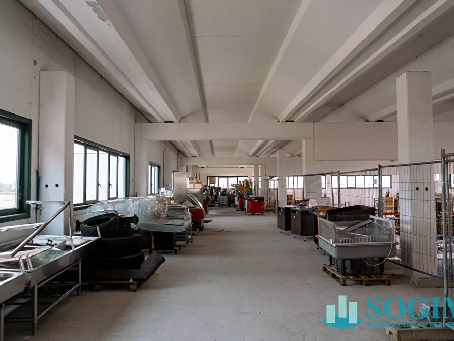 Immagine 15 di Capannone industriale in vendita  in Via I Maggio 30/32 a Cerro Al Lambro