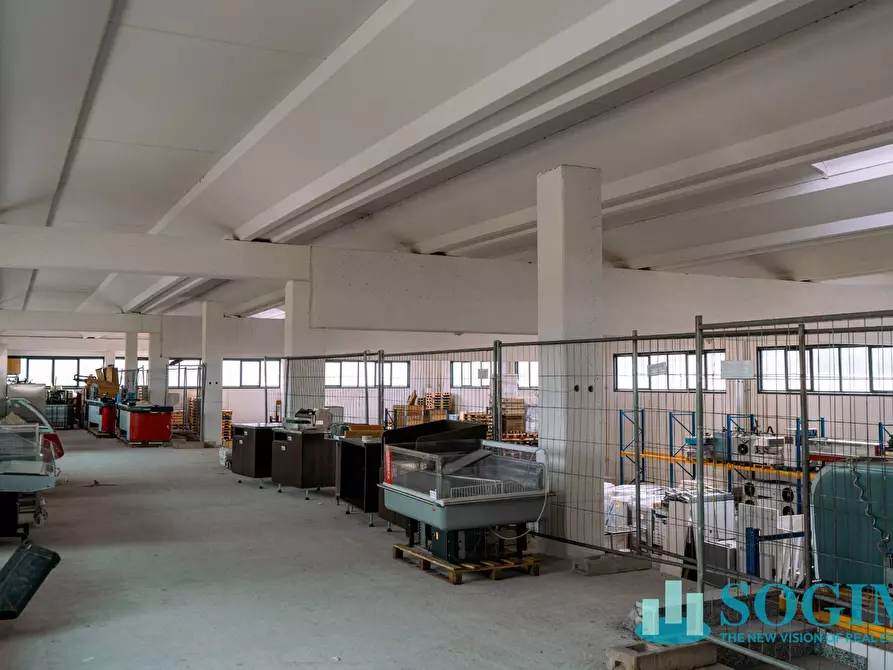 Immagine 16 di Capannone industriale in vendita  in Via I Maggio 30/32 a Cerro Al Lambro