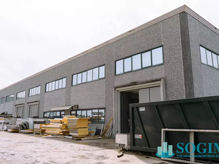 Immagine 3 di Capannone industriale in vendita  in Via I Maggio 30/32 a Cerro Al Lambro
