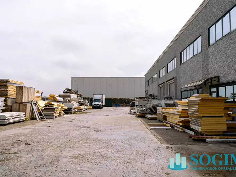 Immagine 19 di Capannone industriale in vendita  in Via I Maggio 30/32 a Cerro Al Lambro
