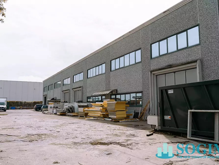 Immagine 20 di Capannone industriale in vendita  in Via I Maggio 30/32 a Cerro Al Lambro