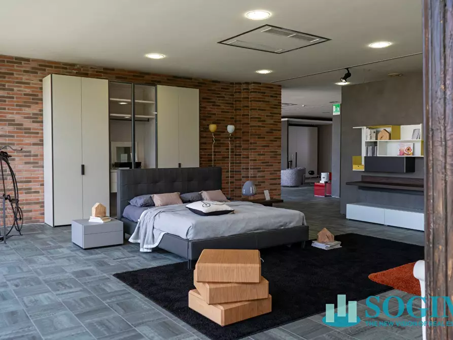 Immagine 28 di Locale commerciale in affitto  in Via Don Minzoni a Alzate Brianza