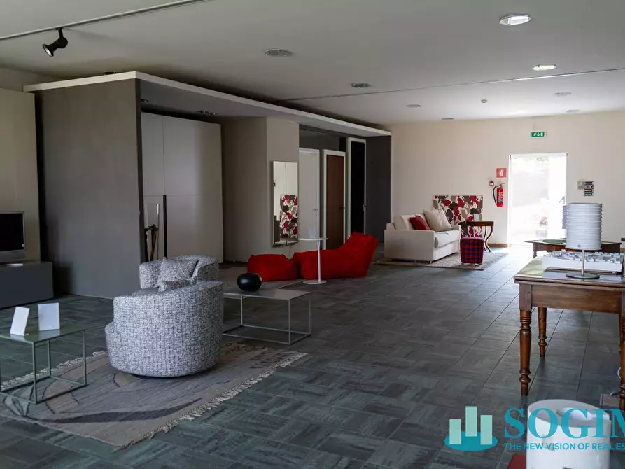 Immagine 29 di Locale commerciale in affitto  in Via Don Minzoni a Alzate Brianza