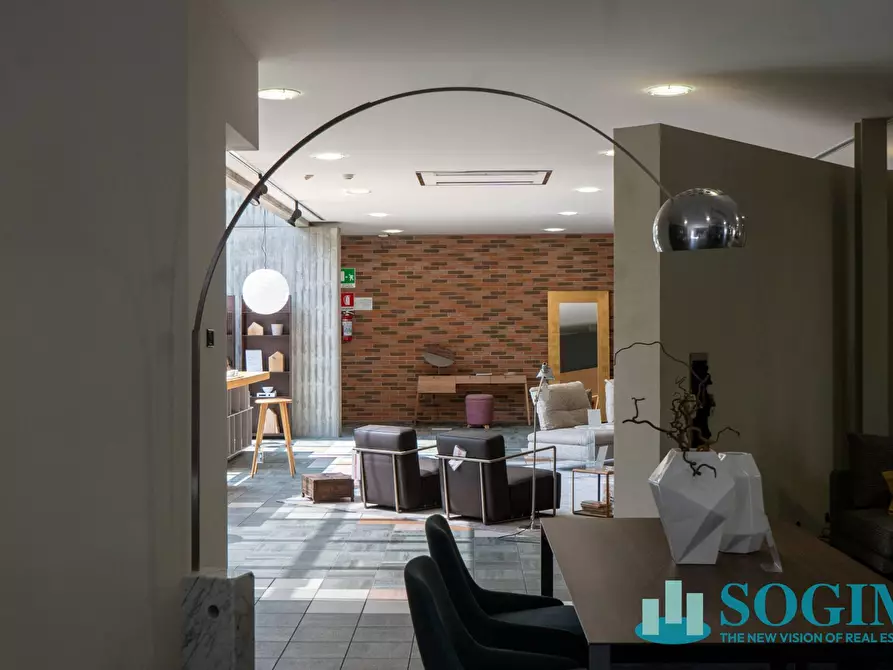 Immagine 31 di Locale commerciale in affitto  in Via Don Minzoni a Alzate Brianza