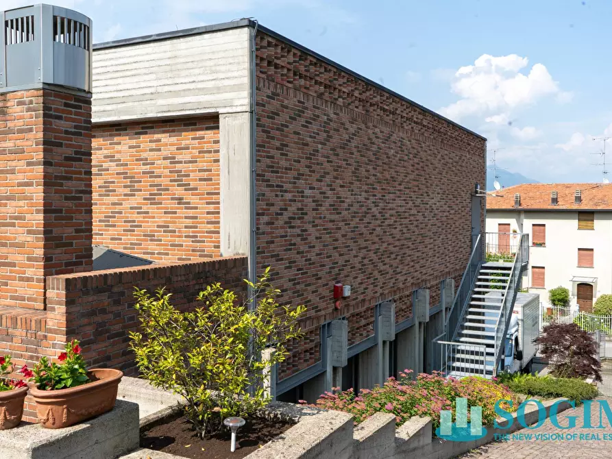 Immagine 32 di Locale commerciale in affitto  in Via Don Minzoni a Alzate Brianza