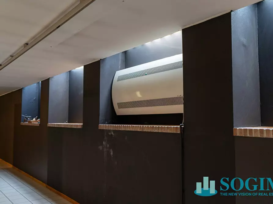 Immagine 36 di Locale commerciale in affitto  in Via Don Minzoni a Alzate Brianza