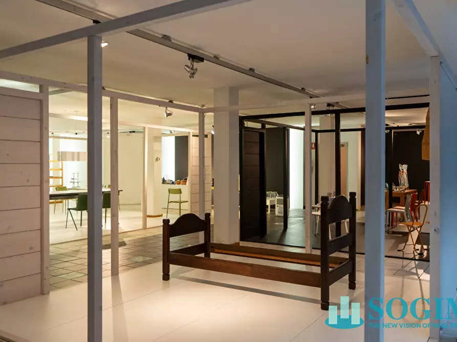 Immagine 37 di Locale commerciale in affitto  in Via Don Minzoni a Alzate Brianza