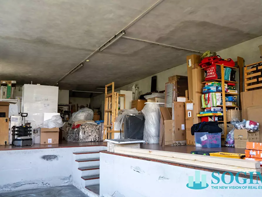 Immagine 49 di Locale commerciale in affitto  in Via Don Minzoni a Alzate Brianza