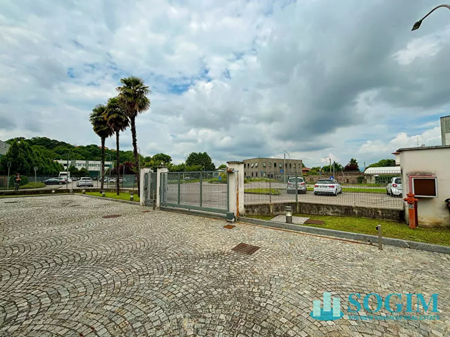 Immagine 28 di Capannone industriale in affitto  in via 2 giugno 15 a Azzate