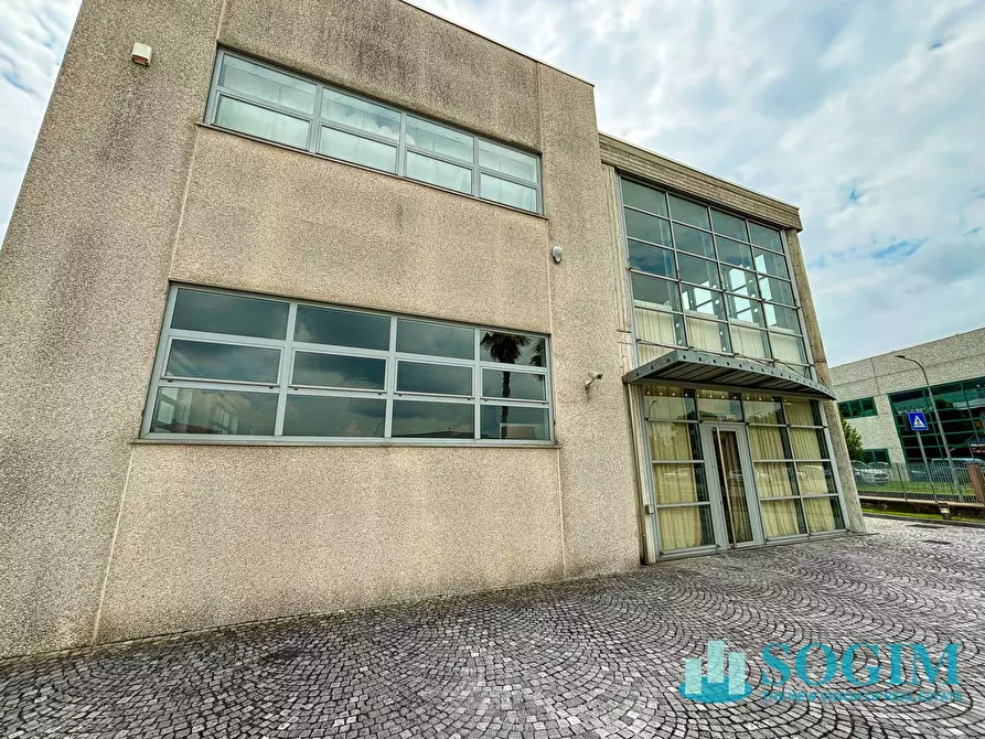 Immagine 32 di Capannone industriale in affitto  in via 2 giugno 15 a Azzate