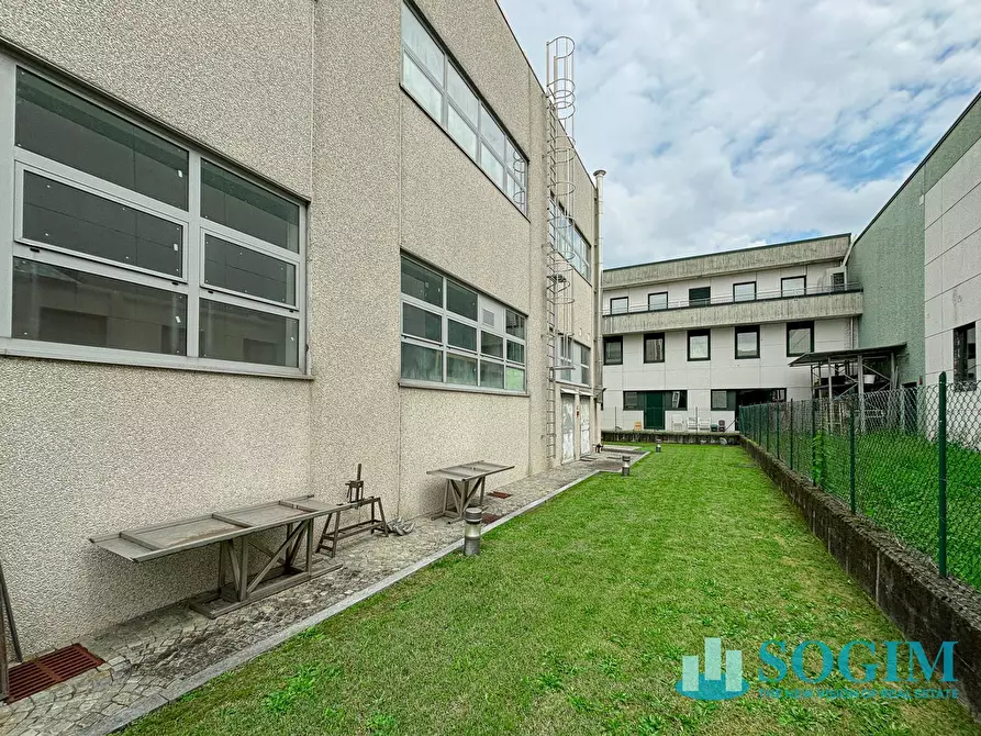 Immagine 29 di Capannone industriale in affitto  in via 2 giugno 15 a Azzate