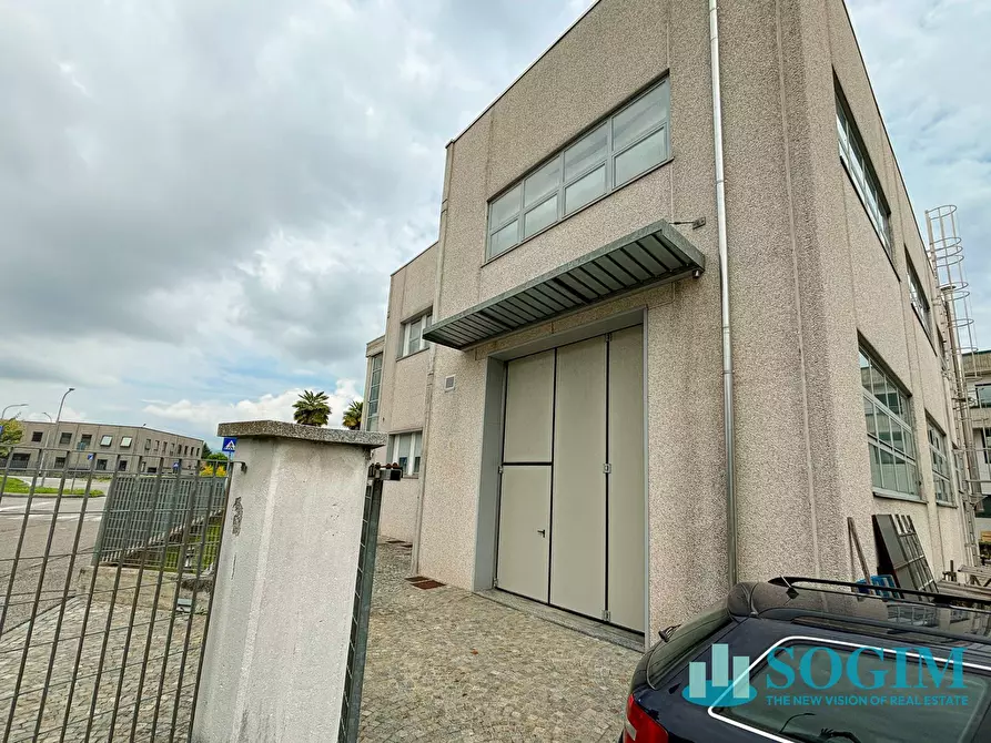Immagine 30 di Capannone industriale in affitto  in via 2 giugno 15 a Azzate
