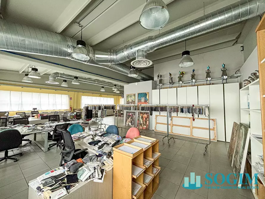 Immagine 23 di Capannone industriale in affitto  in via 2 giugno 15 a Azzate