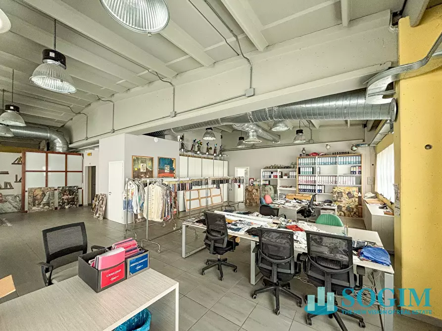 Immagine 25 di Capannone industriale in affitto  in via 2 giugno 15 a Azzate