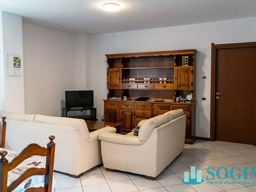 Immagine 5 di Appartamento in vendita  in Via Adamello a Figino Serenza