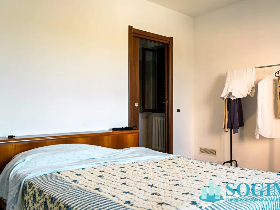 Immagine 18 di Appartamento in vendita  in Via Adamello a Figino Serenza