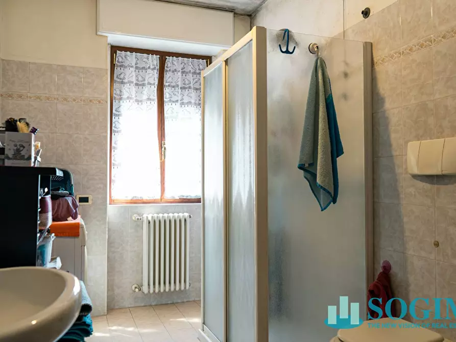 Immagine 13 di Appartamento in vendita  in Via Adamello a Figino Serenza