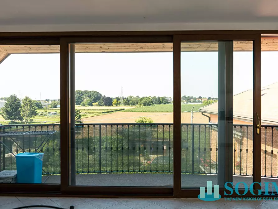 Immagine 6 di Appartamento in vendita  in Via Adamello a Figino Serenza