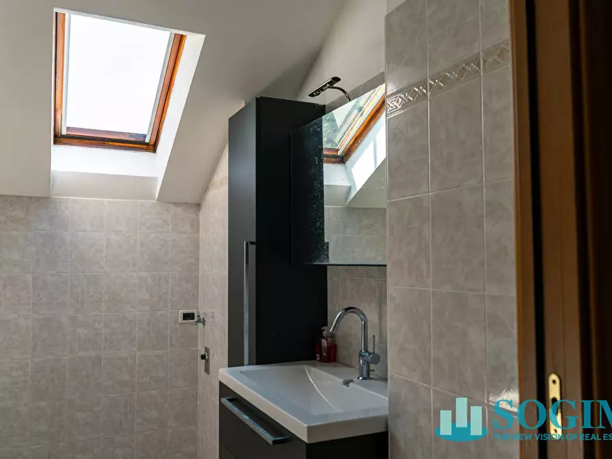 Immagine 12 di Appartamento in vendita  in Via Adamello a Figino Serenza