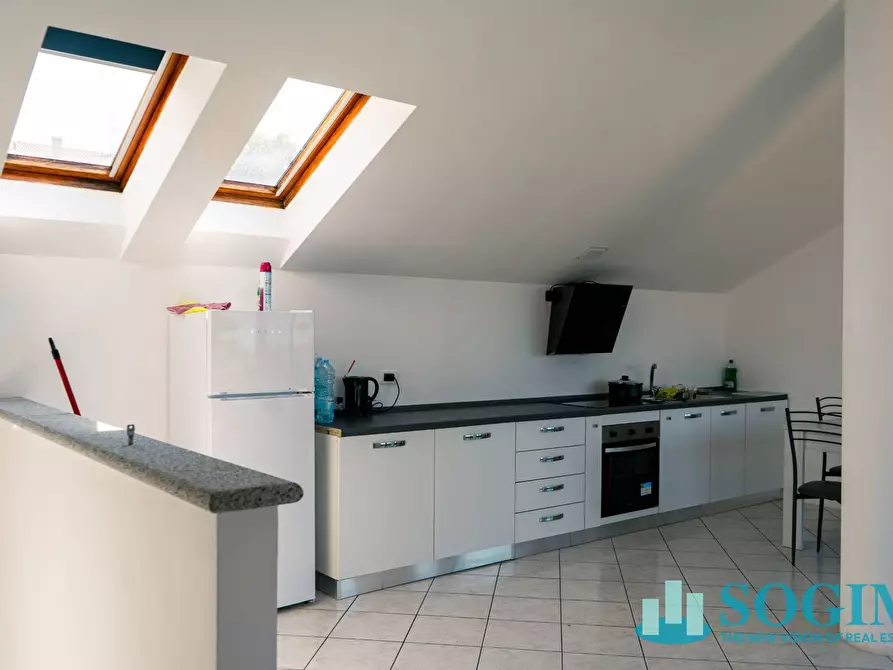 Immagine 2 di Appartamento in vendita  in Via Adamello a Figino Serenza