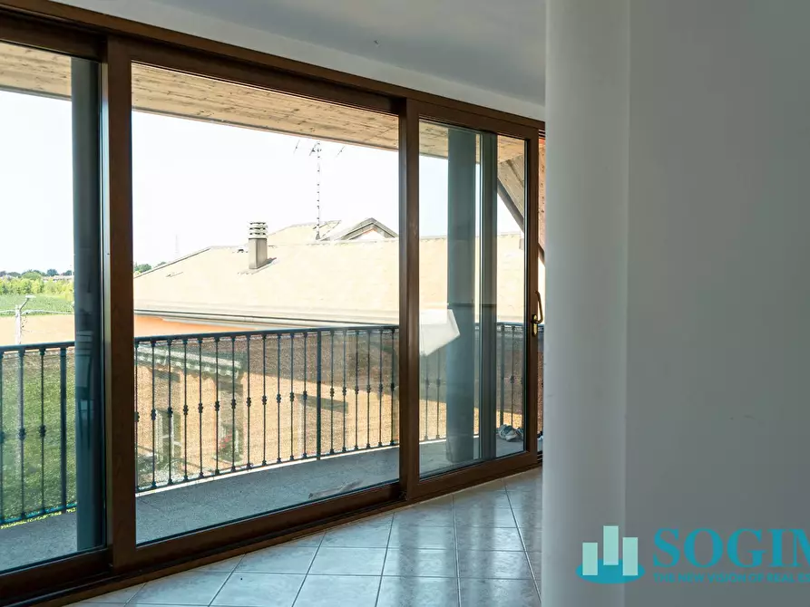 Immagine 43 di Palazzo in vendita  in Via Adamello a Figino Serenza