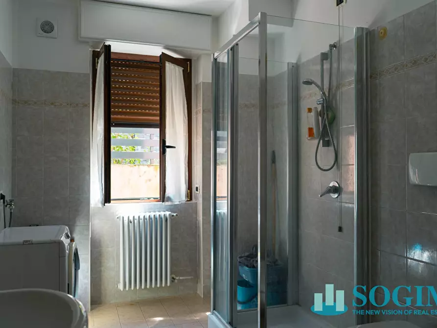 Immagine 34 di Palazzo in vendita  in Via Adamello a Figino Serenza