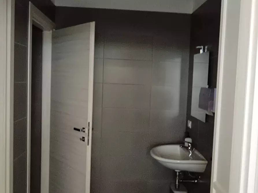 Immagine 10 di Capannone industriale in affitto  in via Caravaggio 28 a Desio