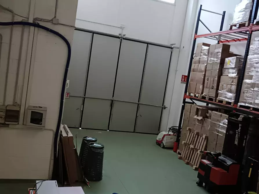 Immagine 16 di Capannone industriale in affitto  in via Caravaggio 28 a Desio
